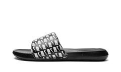 Victori One Slide Print Repeat Logo - Black CN9678 006