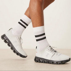On Cloudswift 4 Wolf / Black a€?Lightweight Running