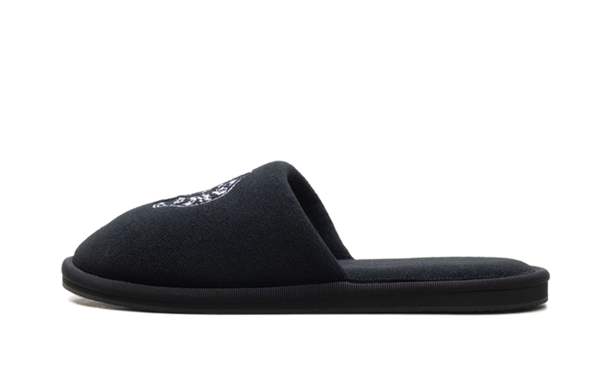 Embroidered Horseshoe Hotel Slippers Black / White CHRM1480