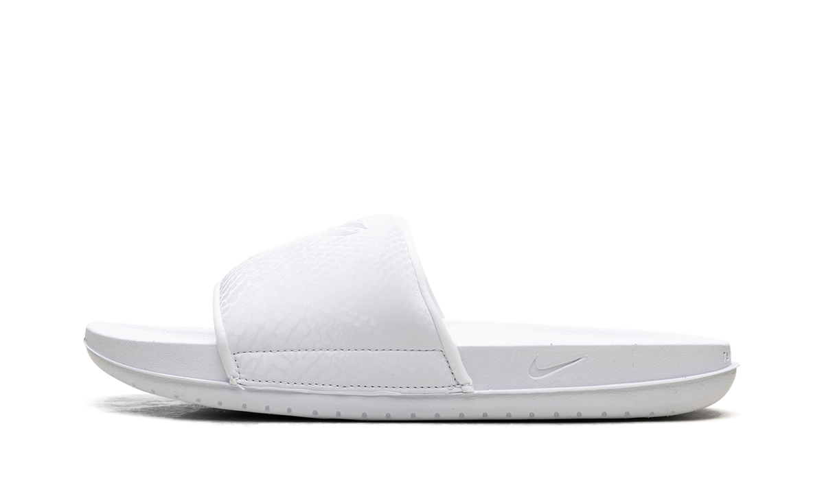 Kobe Offcourt Slide Triple White IF2870 100