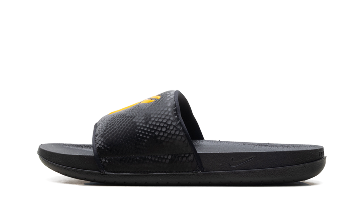 Kobe Offcourt Slide Black University Gold IF2870 003